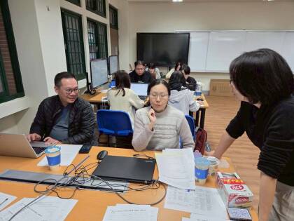 6.講師給予在試寫中的老師們指導.jpg